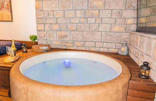 Jacuzzi - Flexible SelfCheckIns 20 - Zagreb - Luxury - Garage - Smart - Brand New - Apartments Repinc - Foto 24