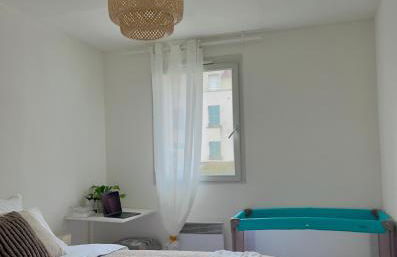 La Voulzie Appartement - Proche centre avec parking privé - Foto 25