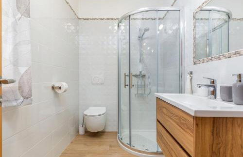 Stylish villa with swimming pool and garden - Foto 23