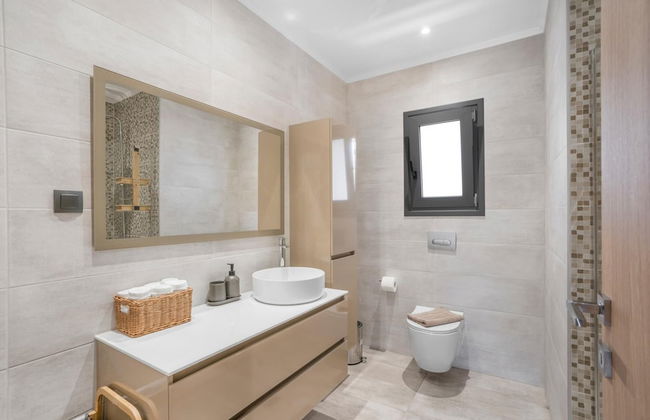 Villa Chriselia - 3 Bedrooms With Sea Access - Photo 16