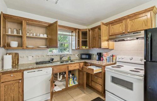 2BR Apt 10 min to OU Medical #TA - Photo 5