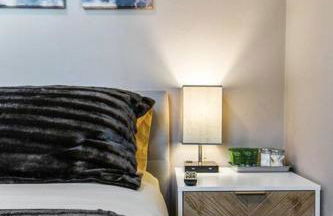 Stadium District walking distance, Tailgate Garage - Foto 4