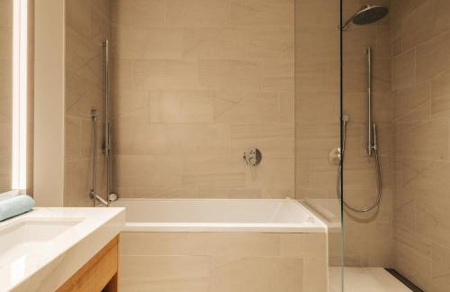 LUXURY 3 Bed 3 Bath Apartment in Central London - Photo 14