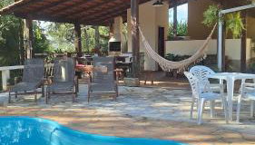 Refúgio em Macacos para até 12 hóspedes com piscina aquecida, 5 suítes e riacho - Foto 5, sunbed