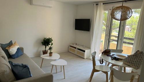 T2 tout confort et moderne, climatisé avec balcon et parking, à 10 min du port et de la plage - Foto 5