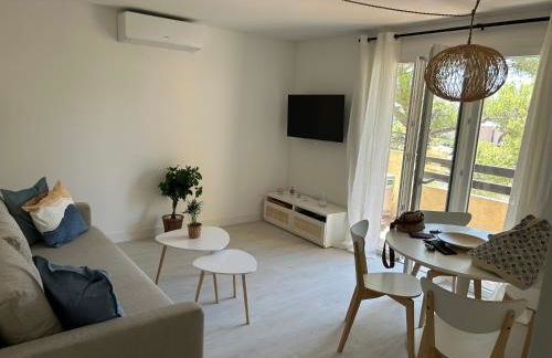 T2 tout confort et moderne, climatisé avec balcon et parking, à 10 min du port et de la plage - Foto 5