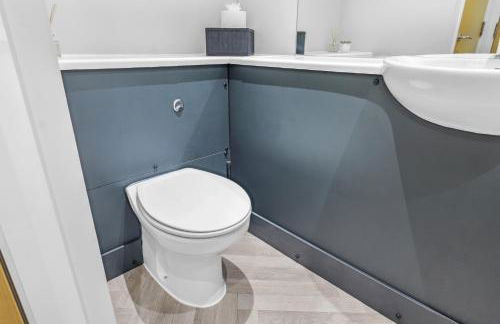 St George's Quarter Stay - Modern City Centre Duplex - Perfect for Business & Leisure - FREE PARKING - WiFi Included - Close to transport links - Foto 24