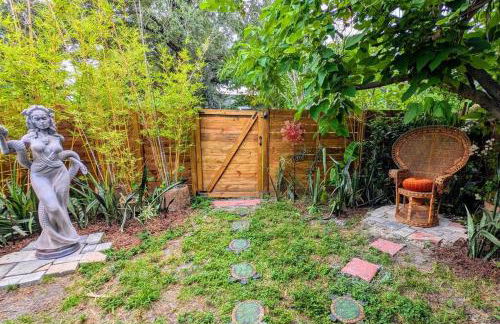 Cozy AF Medusa the Bus-Lux - Foto 29