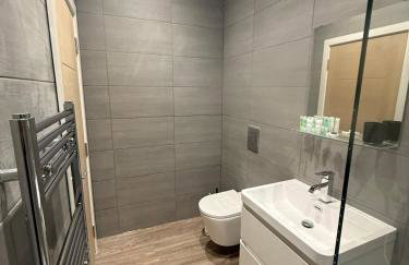 Stylish 3 bed spacious flat - Foto 14