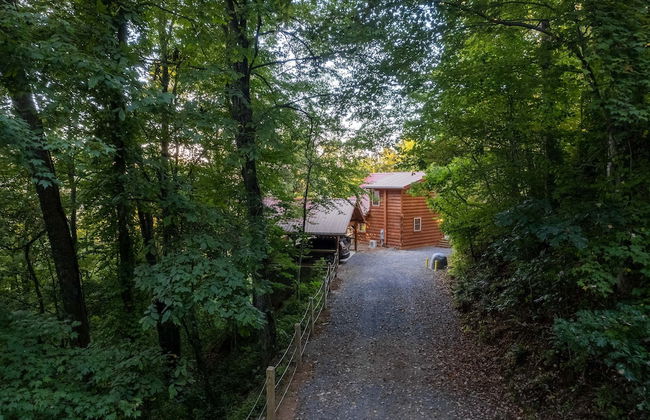 Stunning 2BR Cabin with Mountain Views - Foto 30