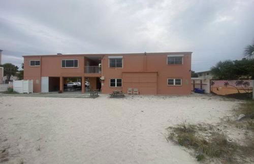 Beachfront Condo On Quiet Treasure Island- 1 Bed - Photo 21