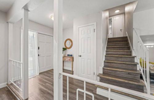 Oversized 4bed + Converted Bedroom, HEATED Pool + Hot Tub - Photo 9