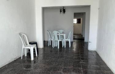 Casa com piscina no Centro da cidade - Foto 1