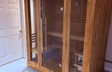 Family and Pet Friendly Retreat with Sauna, Firepit, Pond Views Near Route 151 Wineries - Foto 2