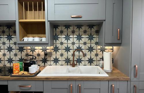 House Sleeps 8-Garden-Parking Near Barry Island - Foto 7