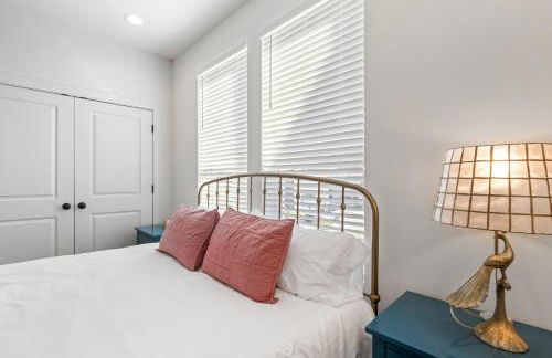 NEW Acadian House KING Bed Cajun Luxury Nespresso - Foto 22