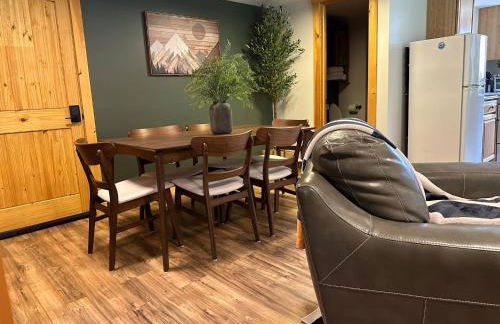 The Chalet - Spacious 7 bedroom near Sugarloaf, on Snowmobile and UTV trails, Hiking, Golf and Flagstaff Lake across the street - Foto 55