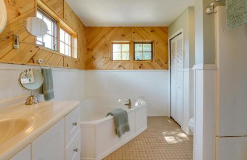 1 Mi to Public Beach Port Austin Cabin with Hot Tub - Foto 16