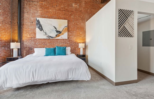 Historic Loft Retreat With Pool - Foto 43