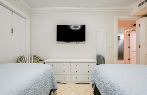 Naples Condo with Pool - Walk to Dining and Beach - Foto 16