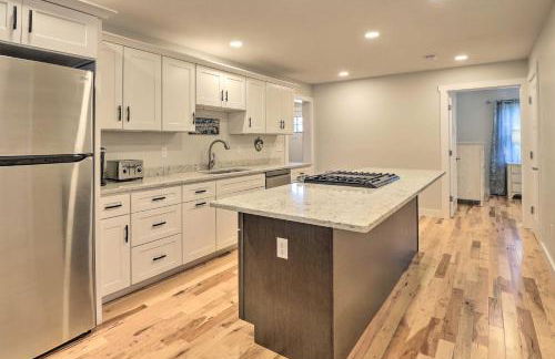 Sun-Dappled Retreat - Walk to Wickaboag Lake! - Foto 7