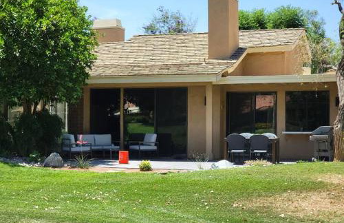 Upscale mid century on the green w Private Hot Tub - Foto 55