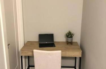 Gorgeous 1 BR Suite in a New House Free Parking - Foto 13