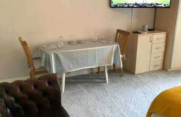 Little Gem with Private Hot Tub - Up to 25 percent off ferry - Foto 31