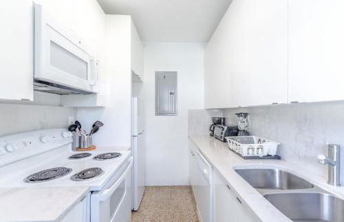 Renovated Apts with Kitchen, Fast WiFi, Smart TV, Roku & Pool Onsite 4 mi to Surfside Beach - Foto 28