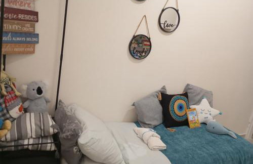 Ηome & Garden with parking close to Olympic Stadium - Photo 4