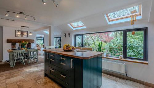 Acorn Lodge Luxury Retreat In a Stunning Oasis With Hot Tub - Pass the Keys - Foto 5, stove, Other