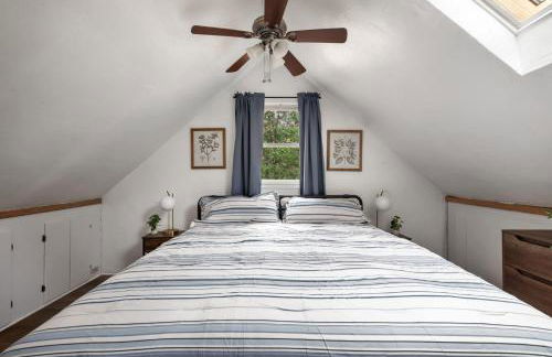 Cozy cabin w hot tub, fire pit & pet-friendly - Foto 24