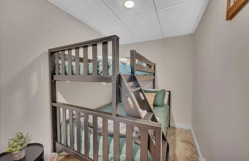 Secluded Log Cabin with Hot Tub Fire Pit Game Room - Foto 29