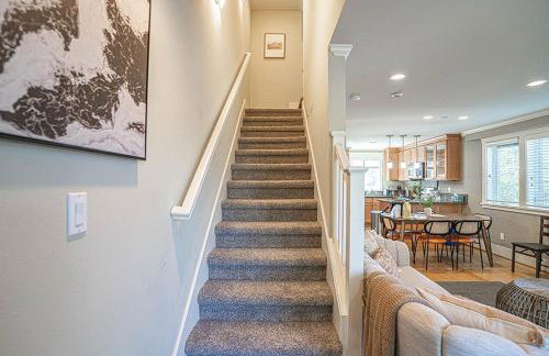 Exquisite Central Townhome with Spacious Loft and Gourmet Kitchen - Foto 28