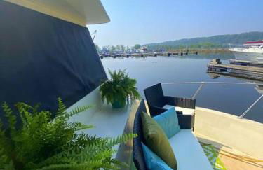 The Lily Pad Boatel Houseboat - Foto 6