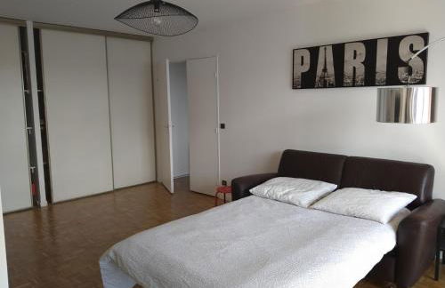 4 min walk to Metro, 60m², renovated, La Défense - Photo 7