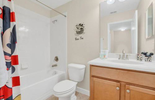 Near Disney - 5BR Home- Games Pool Hot Tub & BBQ - Foto 24