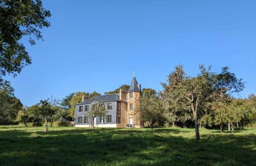 La Tourelle de Saint Michel de Livet - Parking - Foto 17