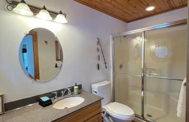 Cedaroma private Home in Resort to relax in the northwoods - Photo 44