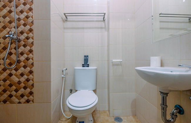 Comfortable and Minimalist Studio at Dave Apartment - Photo 8