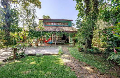 Casa dos Pássaros na areia a 20m da Praia da Baleia com 3 suítes e 1 dorm com ar condicionado, wifi, smart tv, cozinha completa e churrasqueira - Foto 2