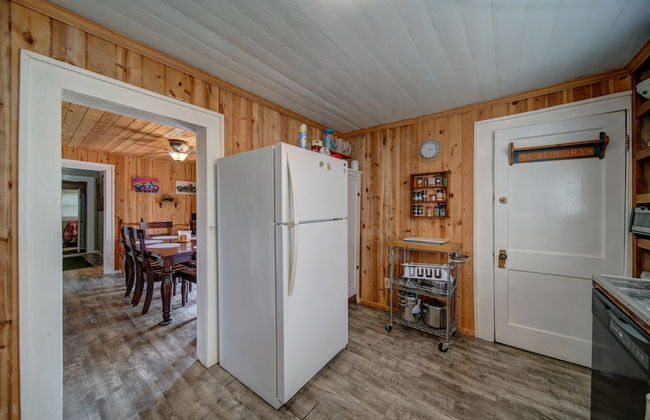 Moonshiner's Cabin Minutes From Two Wheels! - Foto 15