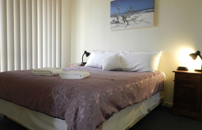 Harbourside Motel - Photo 3