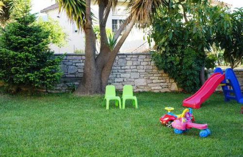 Family House with Garden - Foto 17