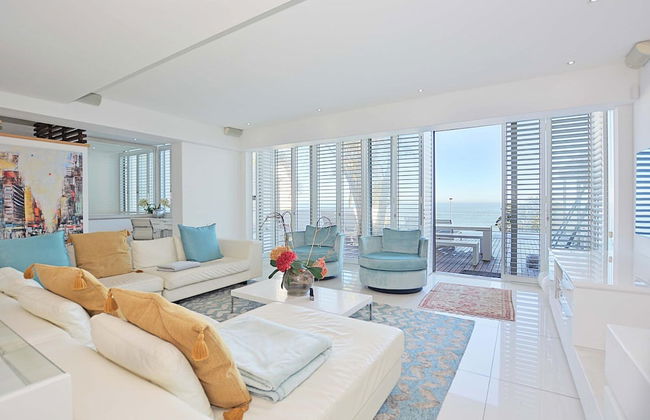 Villa Bleu Blanc in Camps Bay With Pool and Views - Foto 2