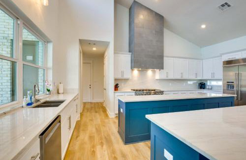 Relax Fireside! Waterfront Malakoff Home with Pool - Foto 8