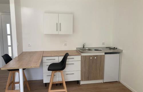 Studio 2 personnes au calme avec courette - Photo 4