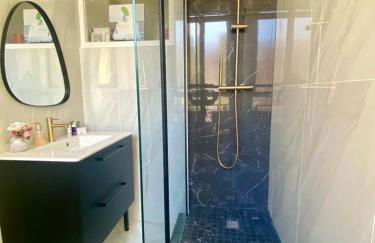 Charming studio overlooking a beautiful garden - Foto 14