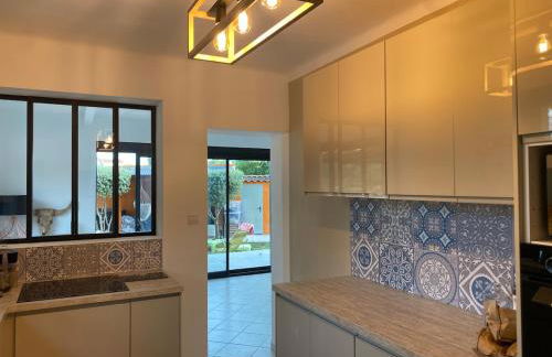 Villa Soleil Piscine Jacuzzi Pétanque Espace bbq billard et salons extérieurs - Foto 25