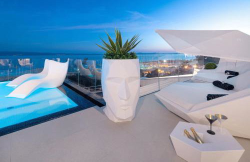 Posh Residence Luxury Suites - Photo 25
